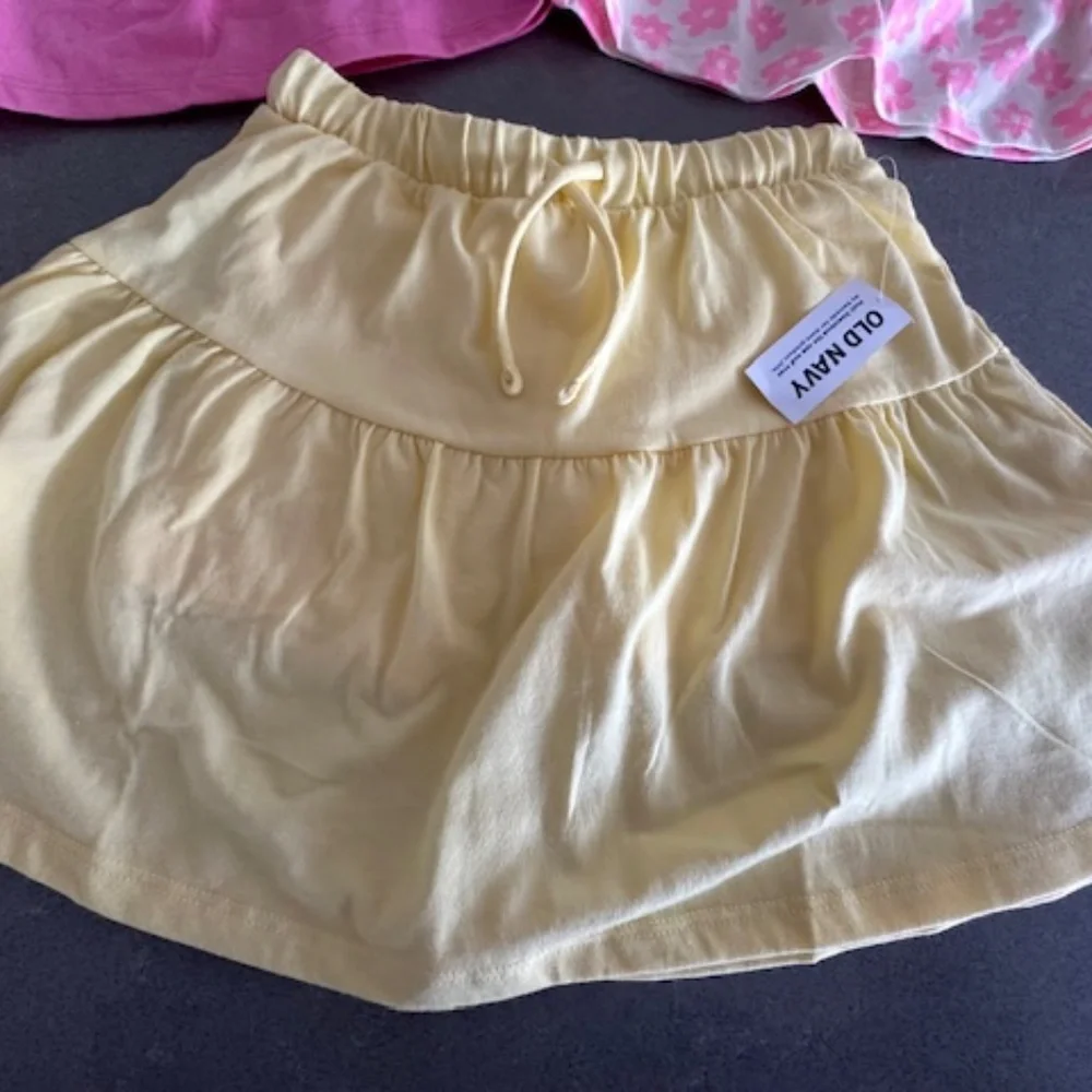 NWT-3 Girl 4T Old Navy Cotton Skirt/Skorts Pink, Yellow, Pink Flower